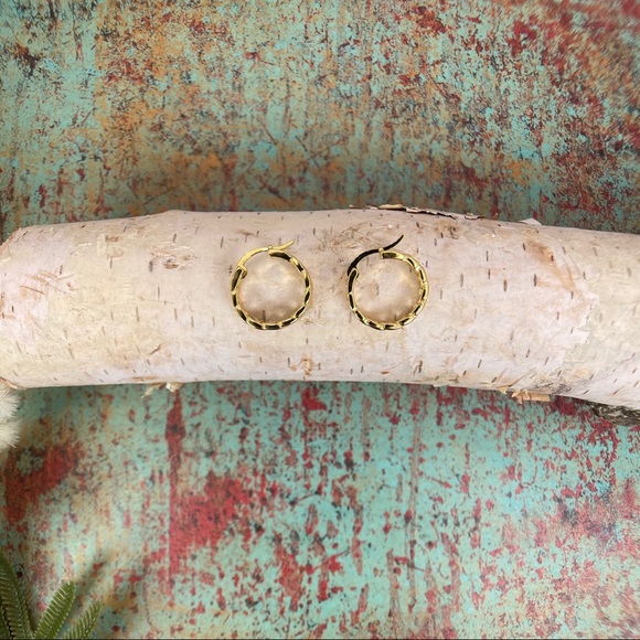 Gold Vermeil Cuban Chain Huggie Hoop Earrings - Picture 4 of 6